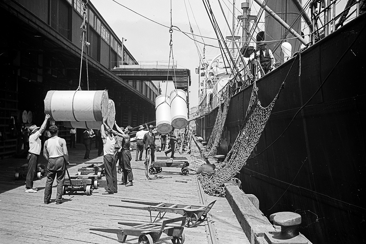 Pre-containerisation, loading cargo on vessels was a physically demanding and long process. Samuel J Hood Studio, circa 1933. ANMM Collection 00035833.