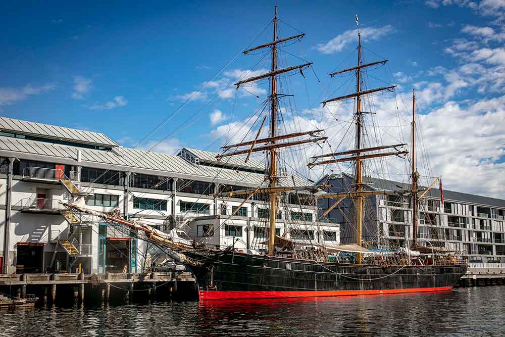 Tall Ship: James Craig 1874 alongside Wharf 7. Image: Australian National Maritime Museum.
