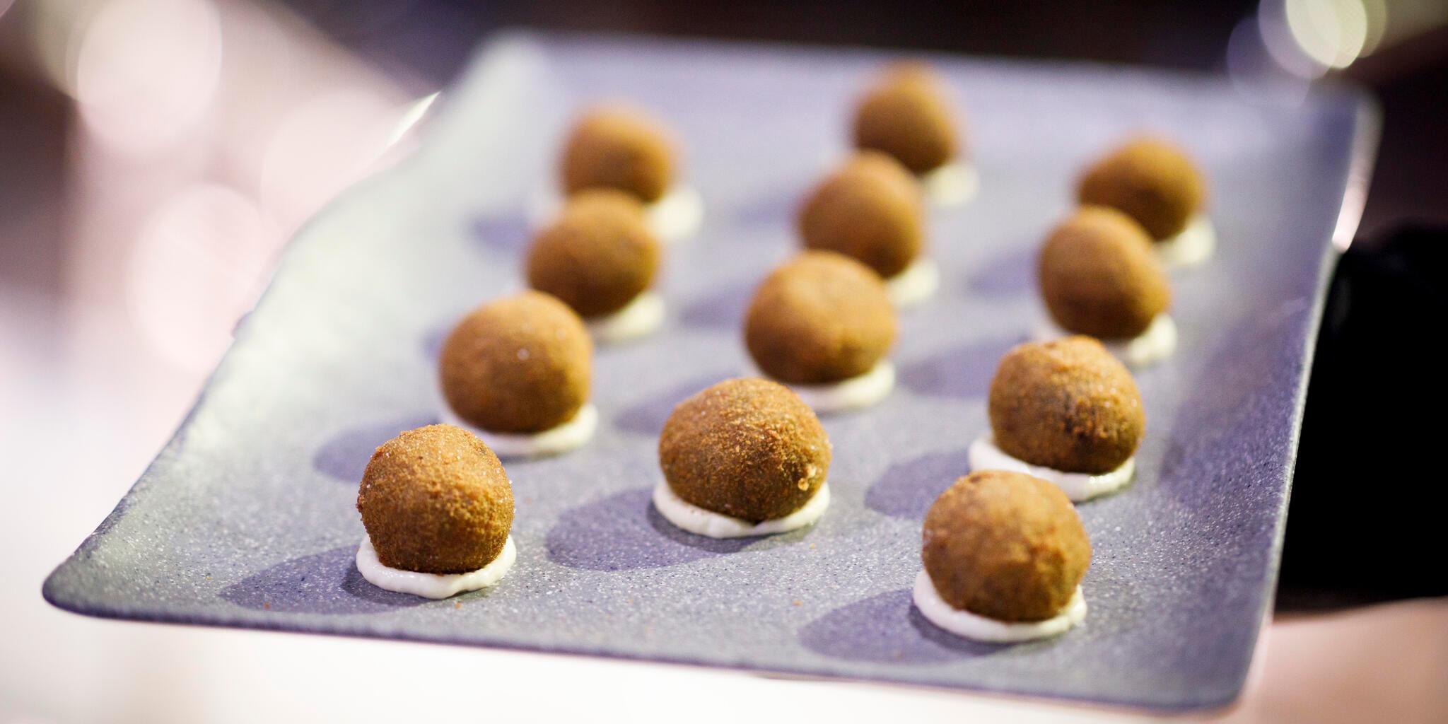 close up photo of catering, Hors d'oeuvres, on a rectangular tray.