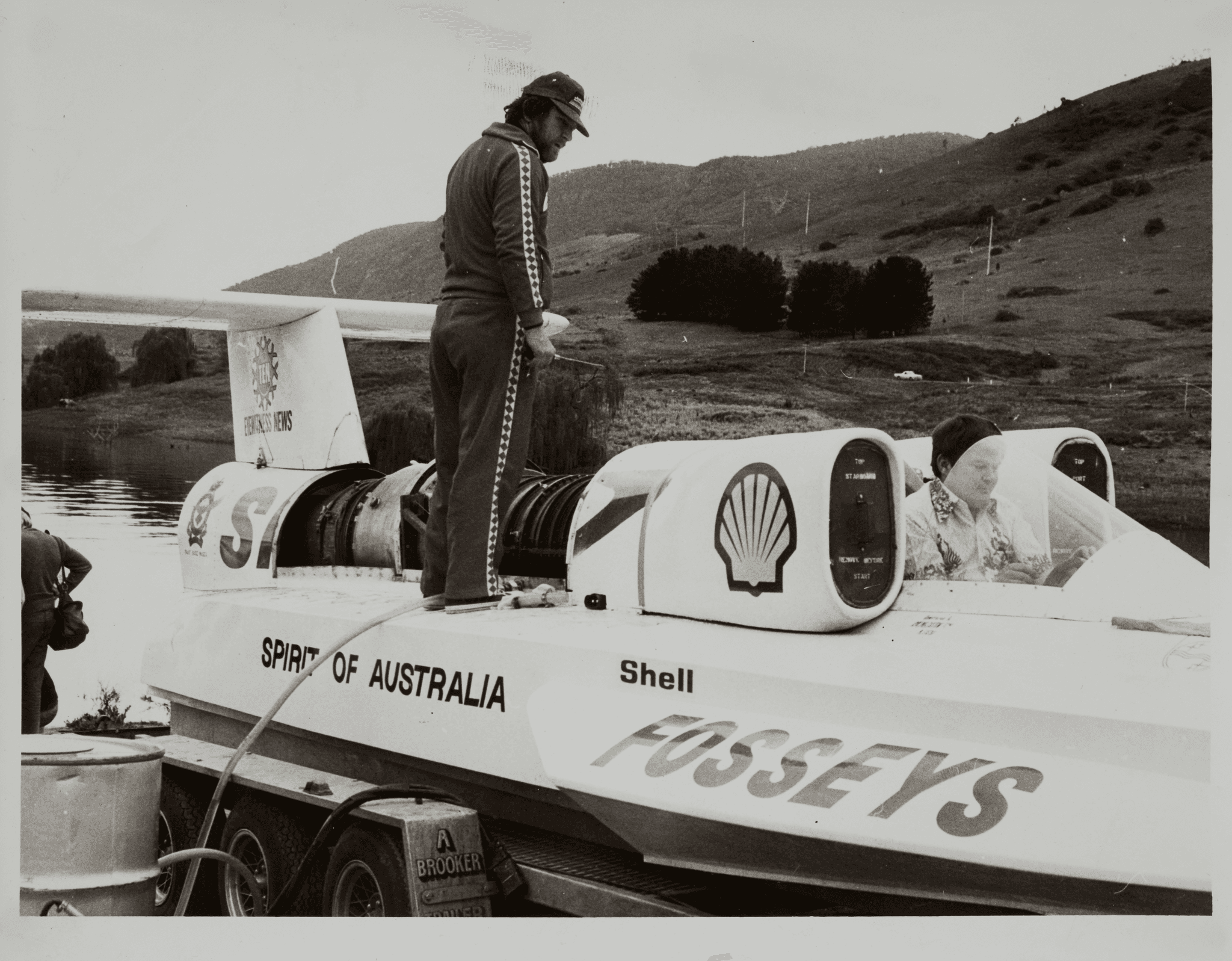 Ken Warby standing on SPIRIT OF AUSTRALIA