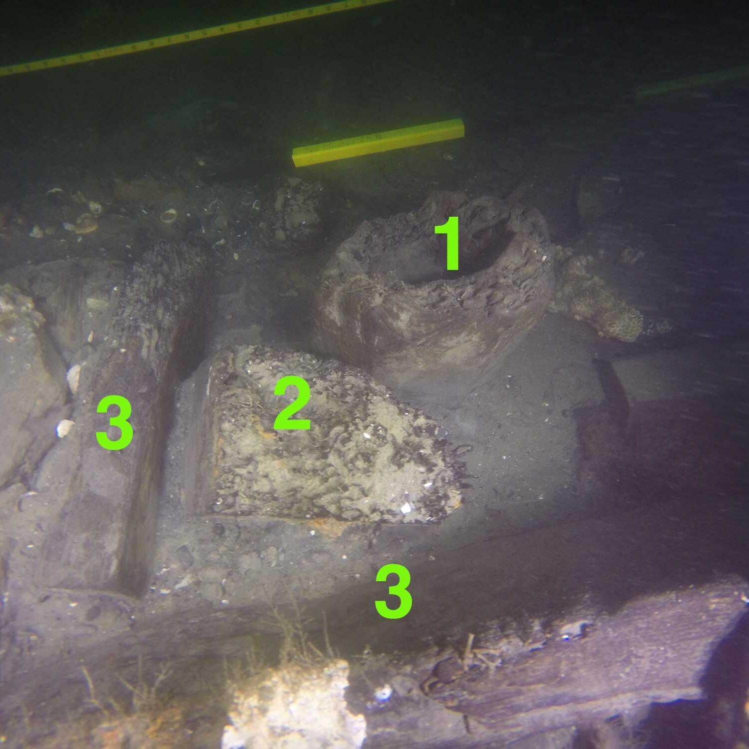 RI 2394’s surviving starboard bilge pump shaft and surrounding pump well. Numbers indicate: 1. Pump shaft stump, 2. Dislodged corner post, 3. Planks that form the corner of the pump well.